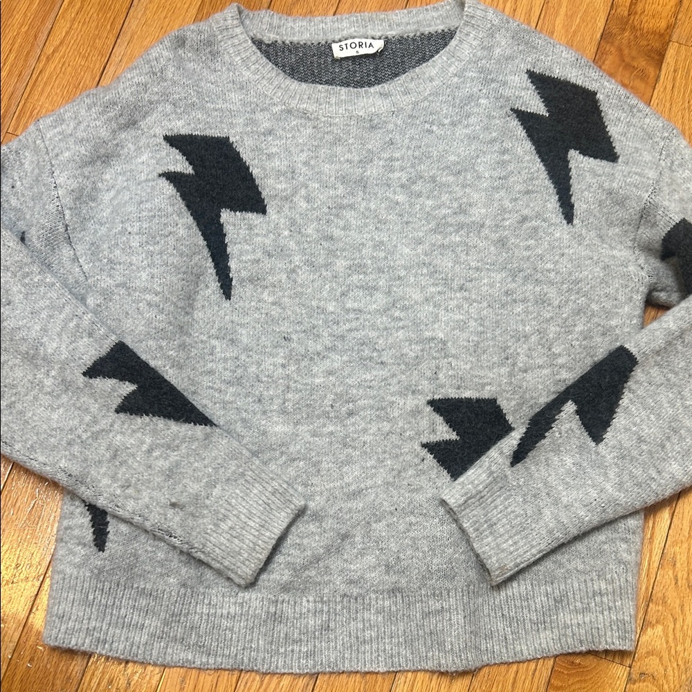 Storia Gray Crewneck Sweater with Black Lightning Motifs